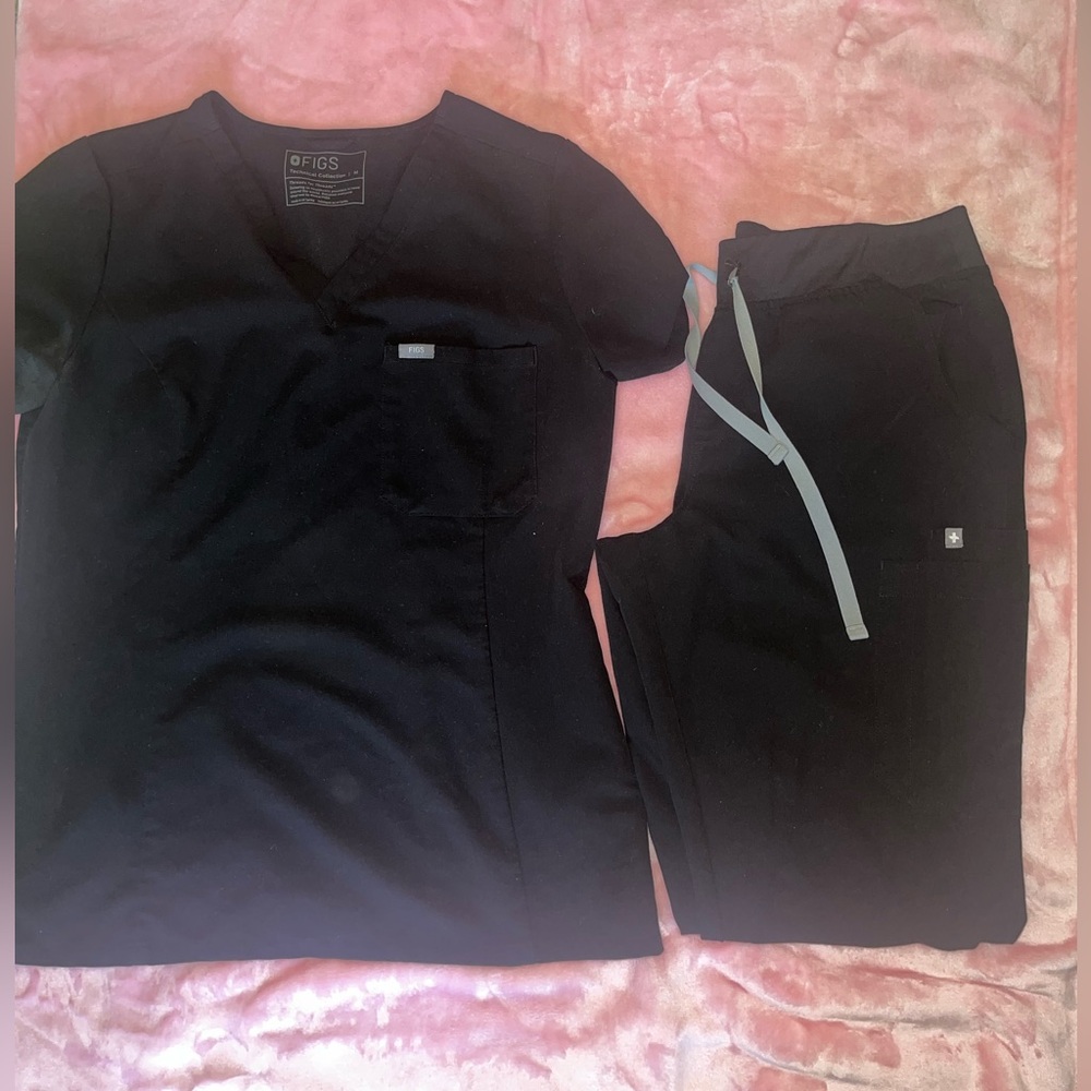 Women’s FIG’s Scrub Set